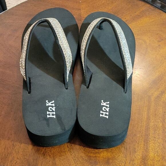 BRAND NEW H2K WOMEN"S BLACK RHINESTONES FLIP FLOPS SANDAL - Picture 6 of 16